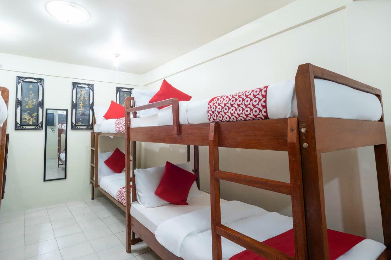 Conrado'S Apartelle Paranaque City Екстериор снимка