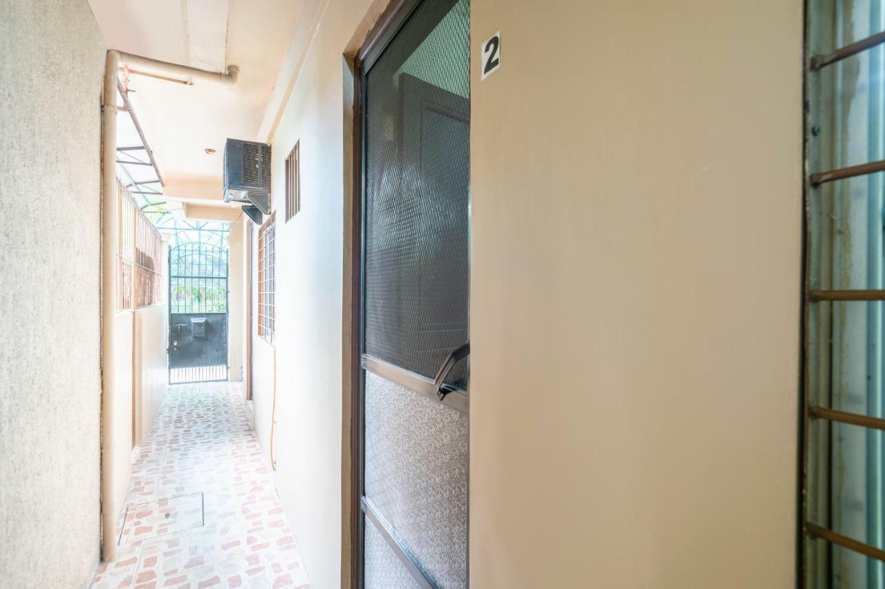 Conrado'S Apartelle Paranaque City Екстериор снимка