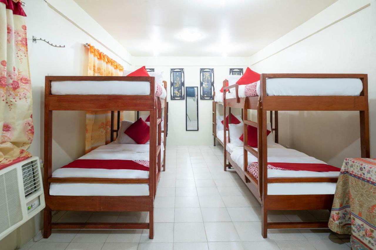 Conrado'S Apartelle Paranaque City Екстериор снимка