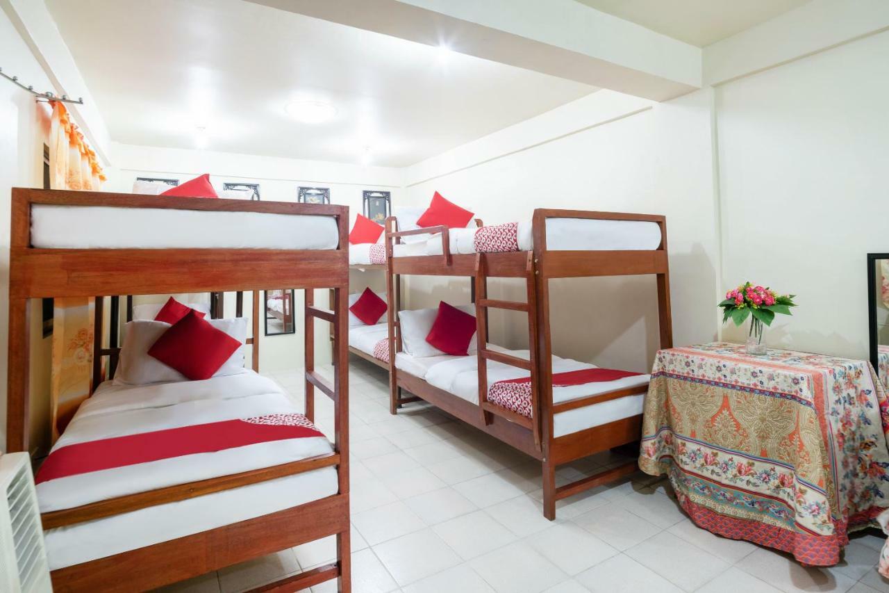 Conrado'S Apartelle Paranaque City Екстериор снимка