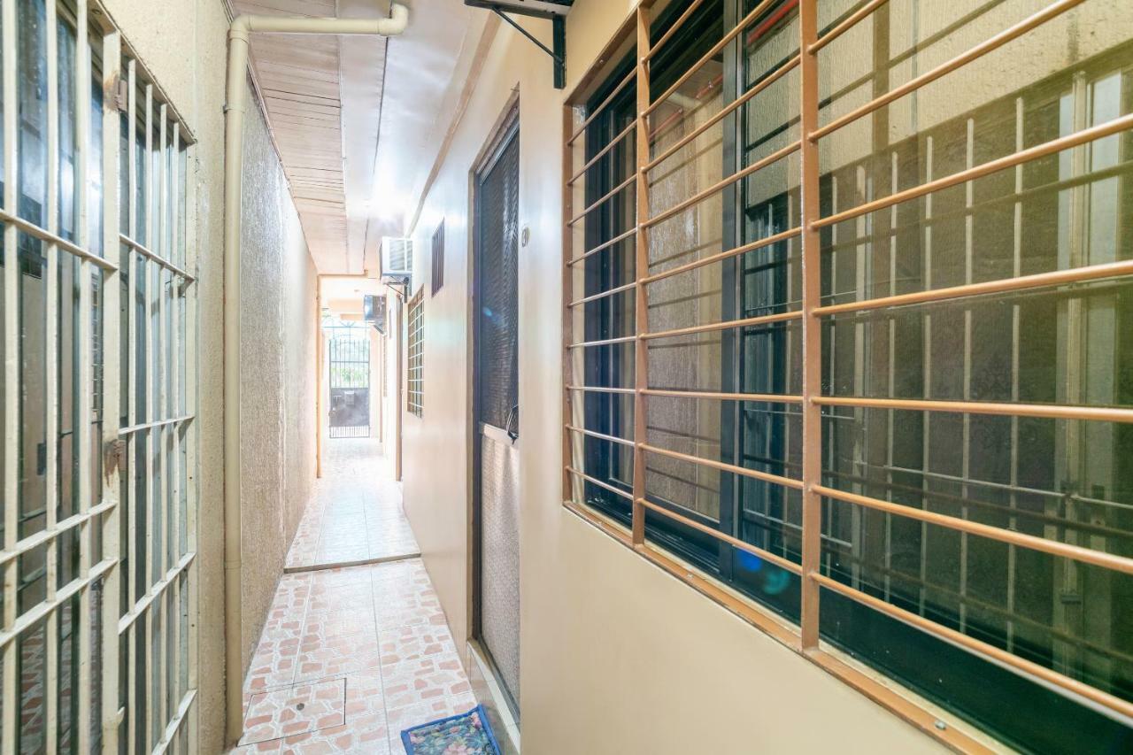 Conrado'S Apartelle Paranaque City Екстериор снимка