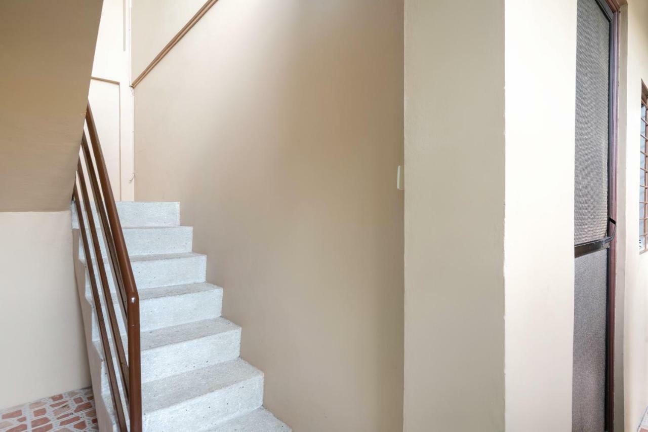 Conrado'S Apartelle Paranaque City Екстериор снимка